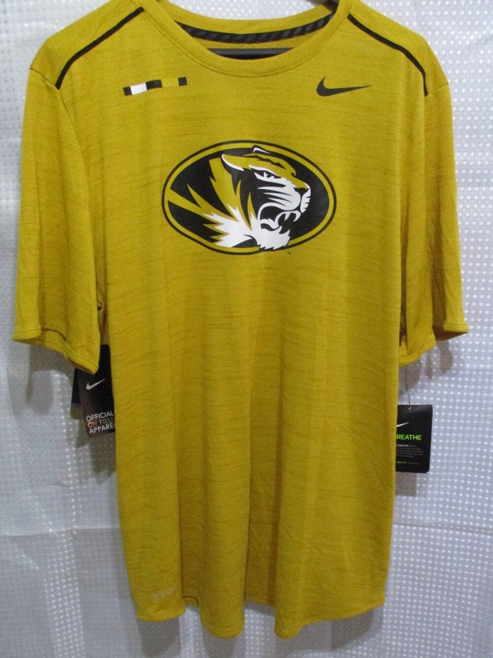 NWT Nike Dri-Fit Breathe Collegiate Licensed Missouri Tigers T-Shirt  Sz. L